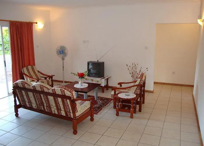 Rowsvilla Beau Vallon (Mahe)
